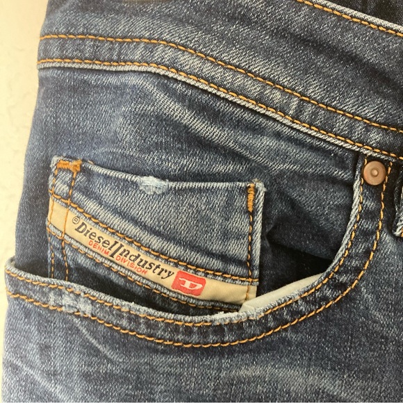 Diesel Buster Regular Slim-Tapered Jeans Size 30x32 069AH Stretch - Picture 6 of 9